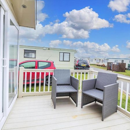 Beautiful 6 Berth Caravan By The Beach In Suffolk Ref 40076Nd Lowestoft Buitenkant foto