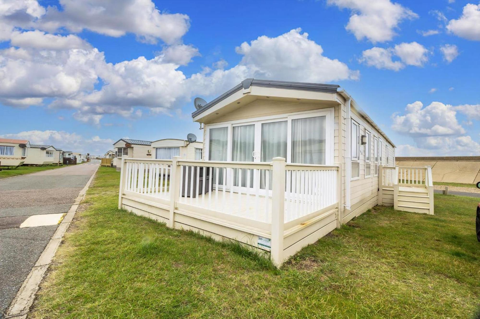 Beautiful 6 Berth Caravan By The Beach In Suffolk Ref 40076Nd Lowestoft Buitenkant foto