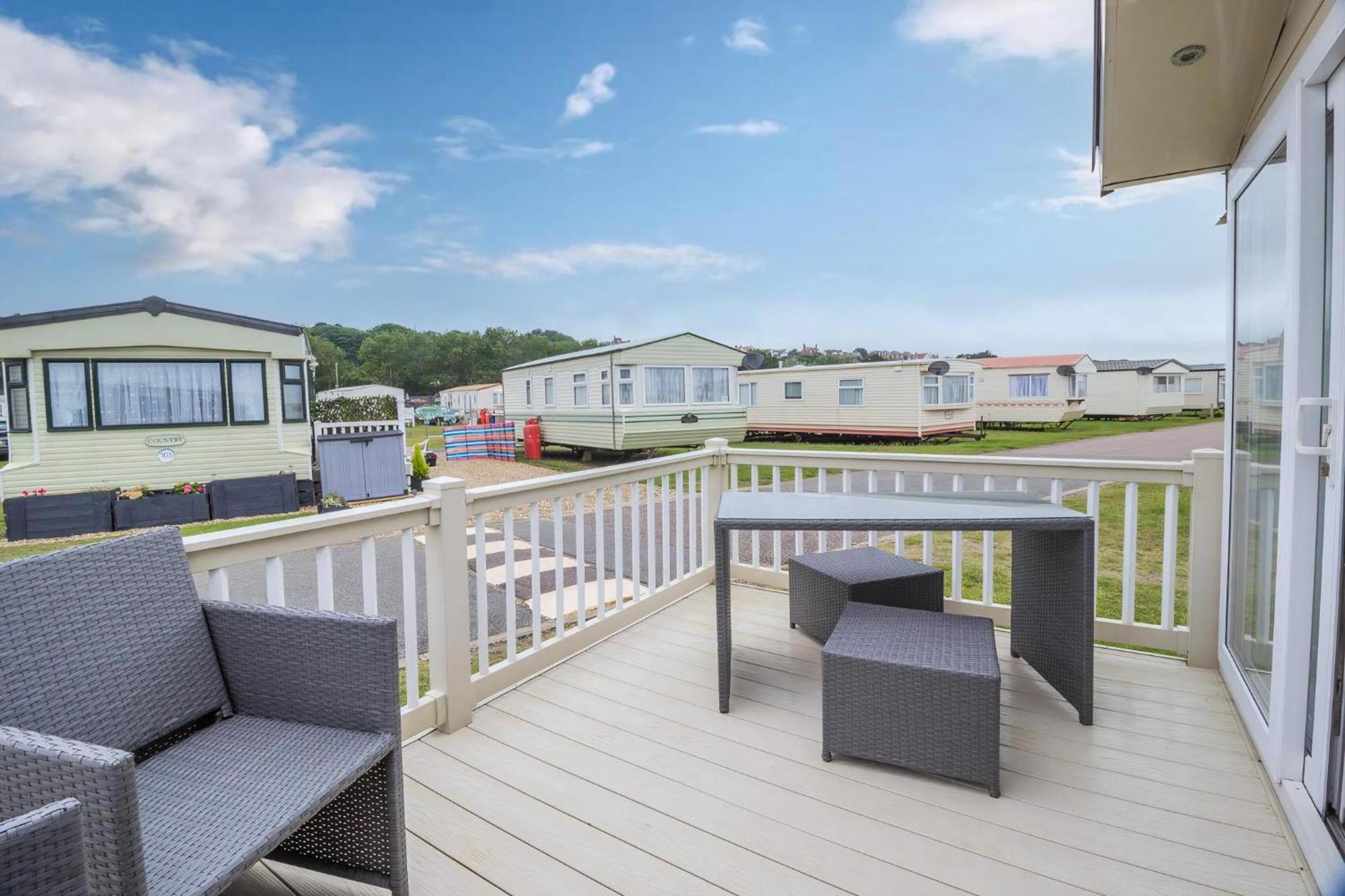Beautiful 6 Berth Caravan By The Beach In Suffolk Ref 40076Nd Lowestoft Buitenkant foto
